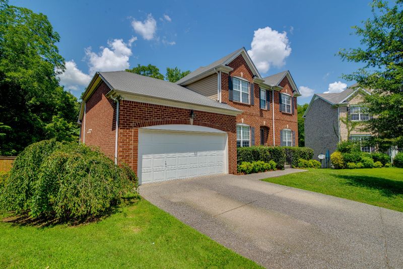 332 Forest Bend Dr, Mount Juliet, TN 37122