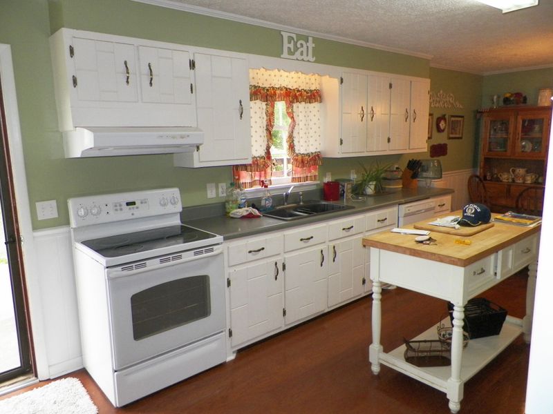 337 S Palmers Chapel Rd, Cottontown, TN 37048