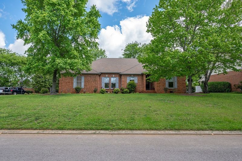 706 Majesty Dr, Murfreesboro, TN 37129