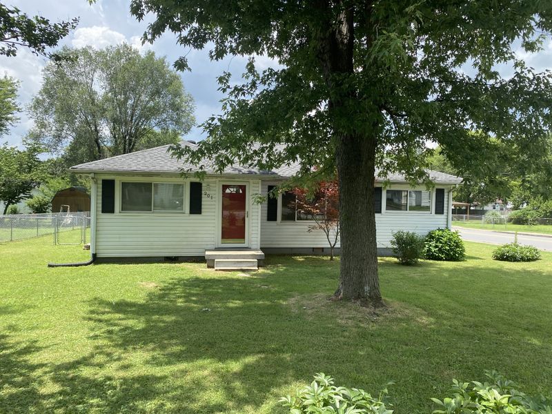 201 Daleview Ave N, Gallatin, TN 37066