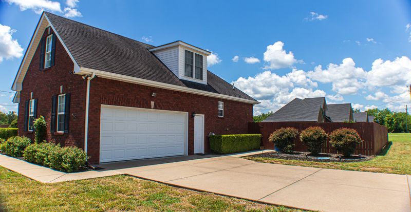 1051 Stratus Dr, Murfreesboro, TN 37127