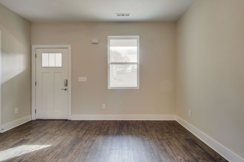 703 E 6th St, Columbia, TN 38401