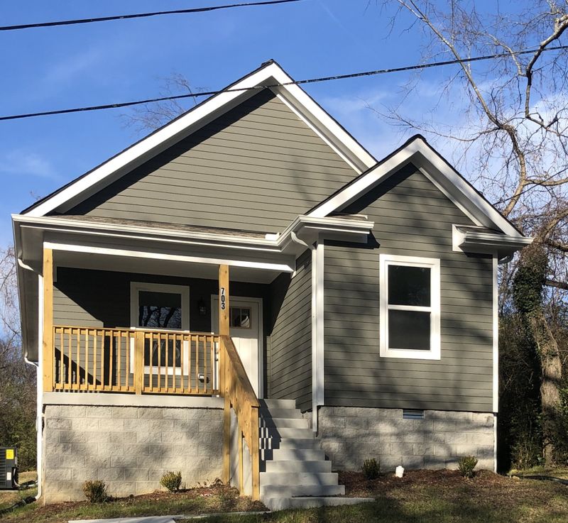 703 E 6th St, Columbia, TN 38401