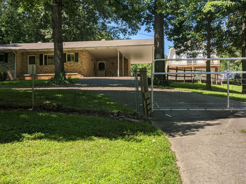 1345 Ervin Pace Rd, Chapmansboro, TN 37035