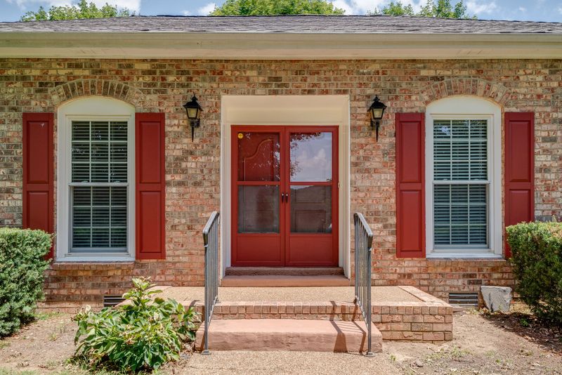 305 Hickory Ln, Franklin, TN 37064