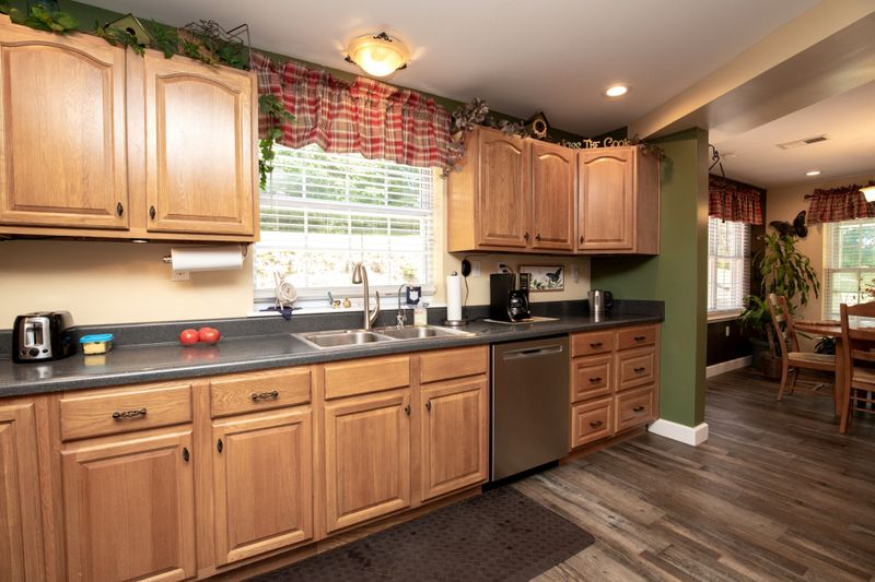 250 Lee Rd, Cottontown, TN 37048