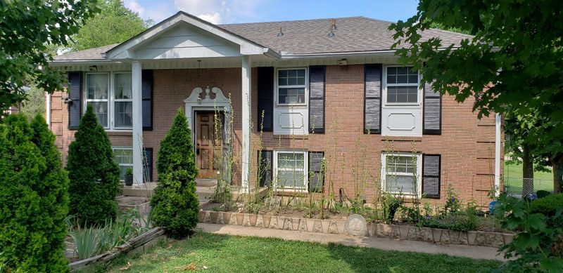 4820 Linbar Dr, Nashville, TN 37211