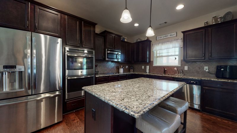 2341 Fox Creek Dr, Murfreesboro, TN 37127