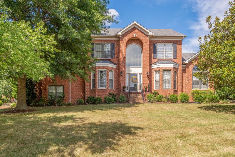 912 Grapevine Ln, Nashville, TN 37221