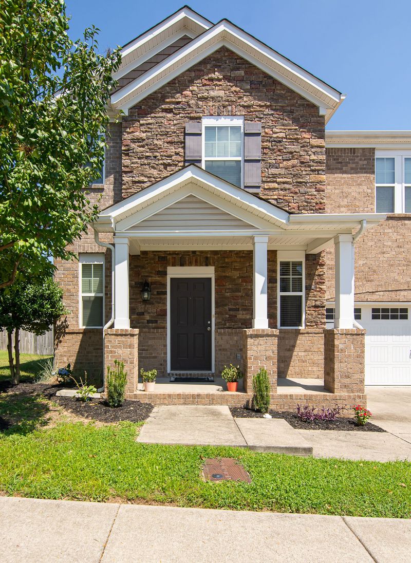 1627 Stonewater Dr, Hermitage, TN 37076