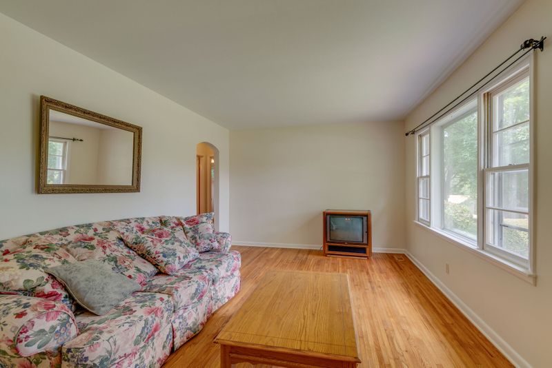 858 Draughon Dr, Greenbrier, TN 37073