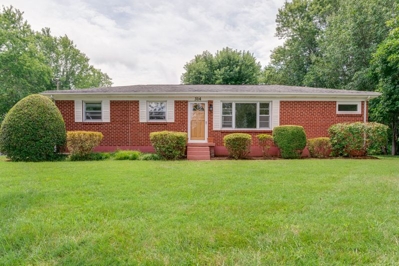 858 Draughon Dr, Greenbrier, TN 37073