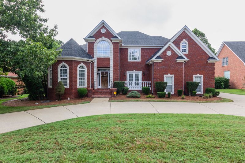 2202 Northwoods Dr, Murfreesboro, TN 37130