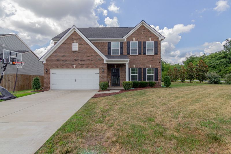 2204 Ambergate Dr, Murfreesboro, TN 37127