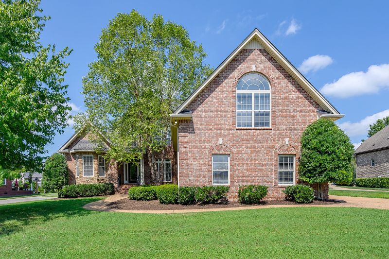 1016 Heathrow Dr, Hendersonville, TN 37075