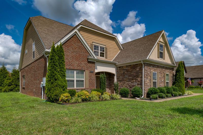 5025 General Eisenhower Dr, Murfreesboro, TN 37129