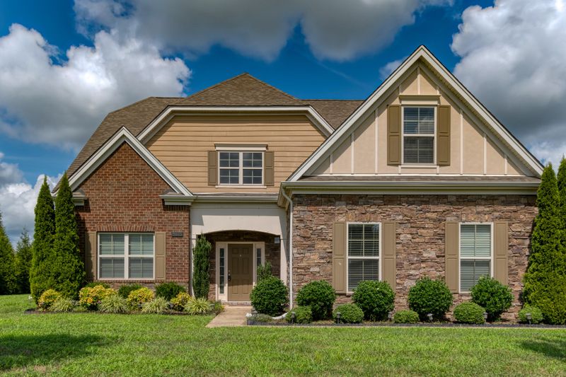 5025 General Eisenhower Dr, Murfreesboro, TN 37129