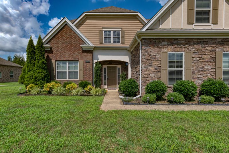 5025 General Eisenhower Dr, Murfreesboro, TN 37129