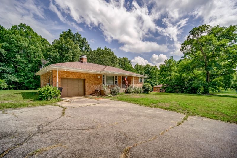 3080 Trace Creek Rd, White Bluff, TN 37187