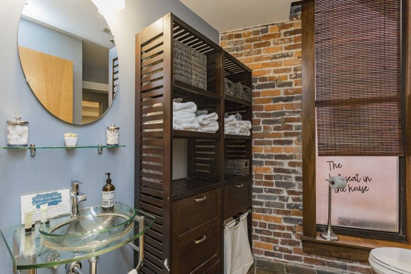 162 4th Ave N #203, Nashville, TN 37219