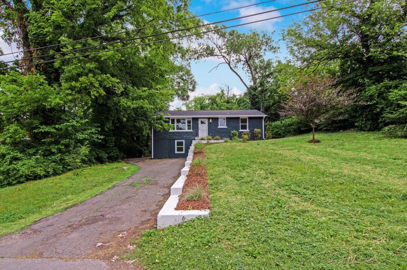 2206 Sandra Dr, Nashville, TN 37210