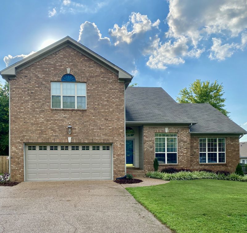 105 Harbortowne Dr, Hendersonville, TN 37075