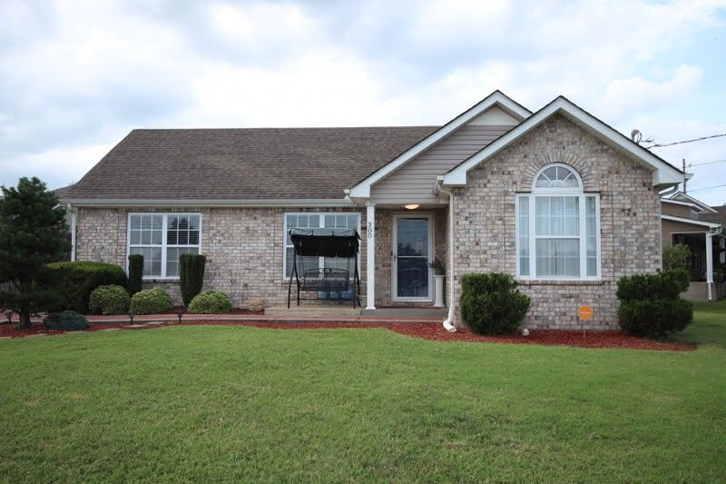 300 Kimberly Ann Ct, La Vergne, TN 37086