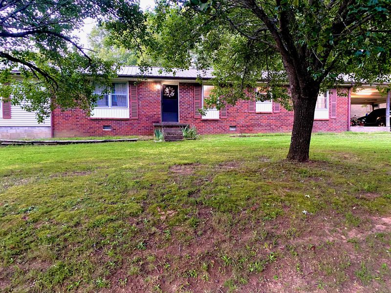 910 Jordan Cir, White Bluff, TN 37187