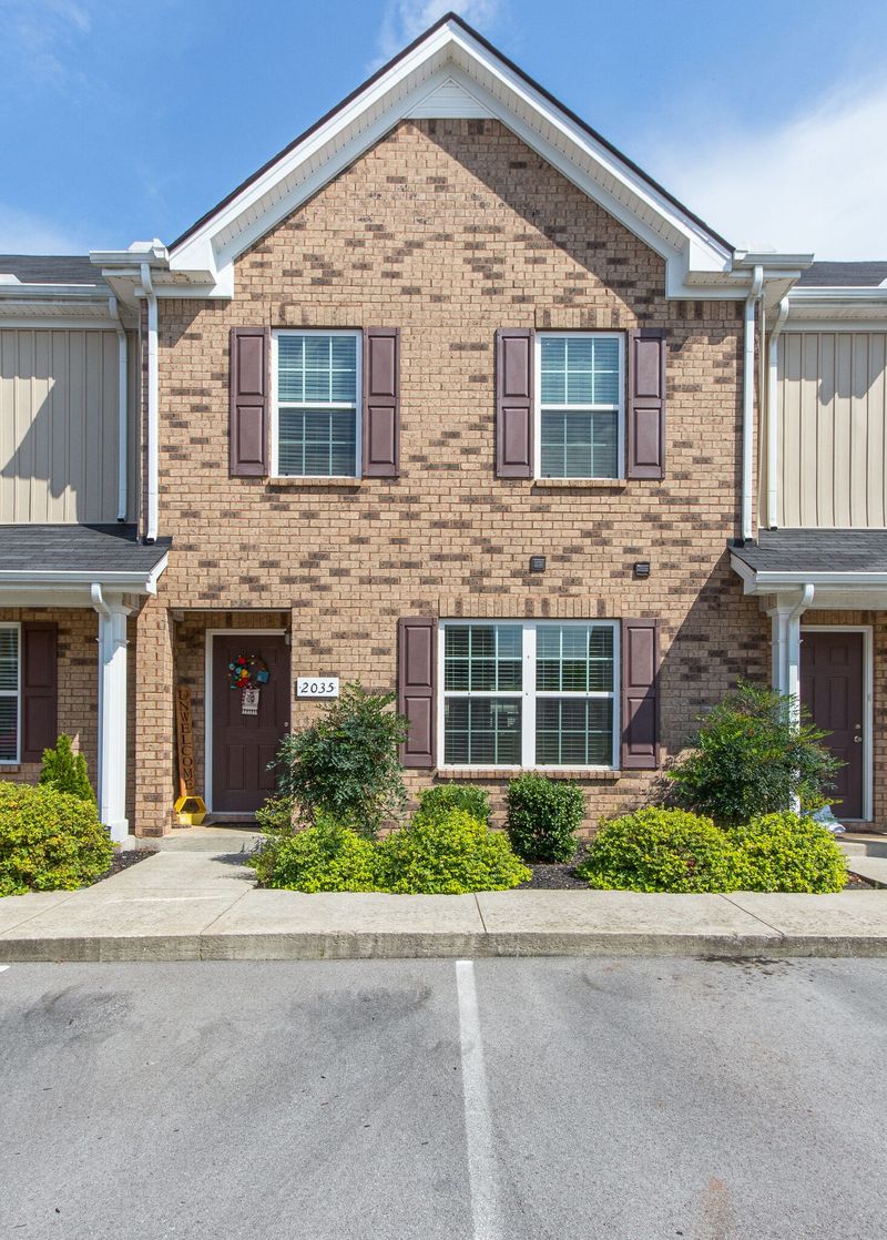 2035 Debonair Ln, Murfreesboro, TN 37128