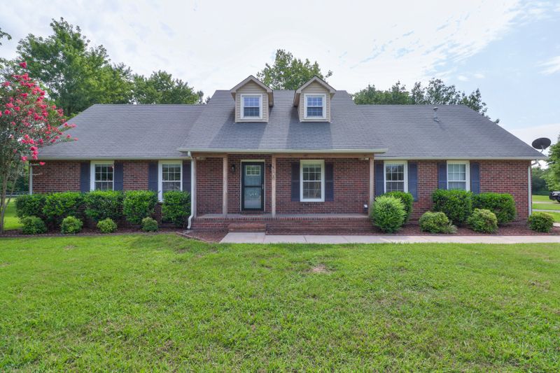 3208 Holiday Dr, Murfreesboro, TN 37129