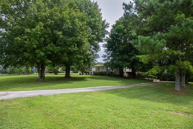 986 Tom Osborne Rd, Columbia, TN 38401