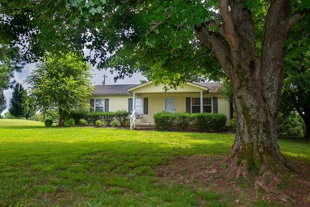 986 Tom Osborne Rd, Columbia, TN 38401
