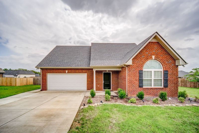 1434 Round Rock Dr, Murfreesboro, TN 37128