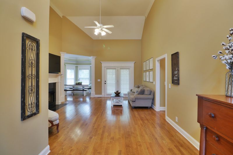 3323 Shady Forest Dr, Murfreesboro, TN 37128