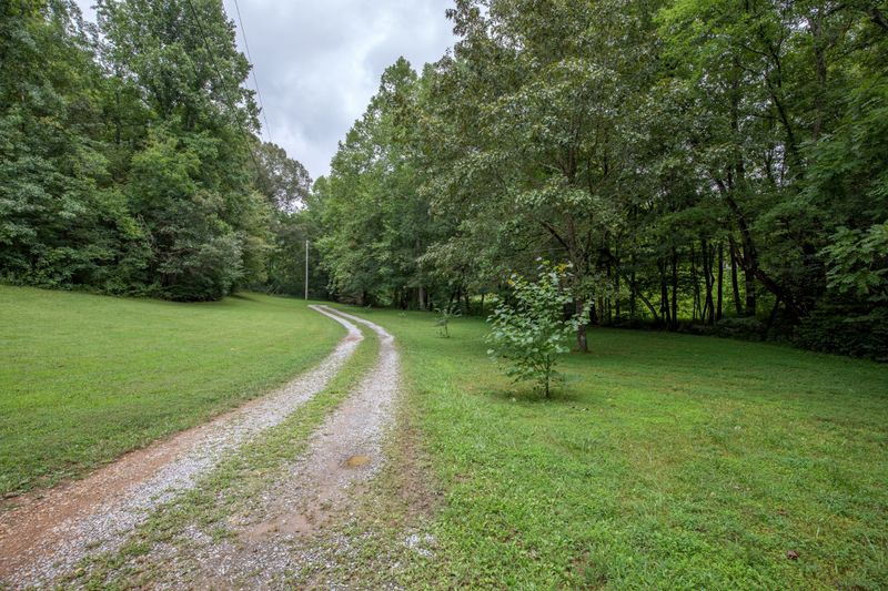1063 Poole Rd, Chapmansboro, TN 37035