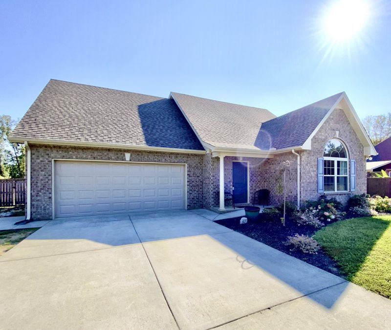 1496 Round Rock Dr, Murfreesboro, TN 37128