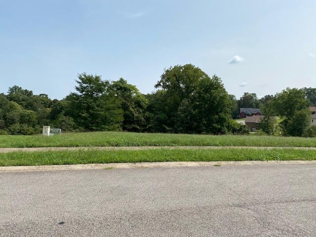 16 Plantation Dr, Pleasant View, TN 37146