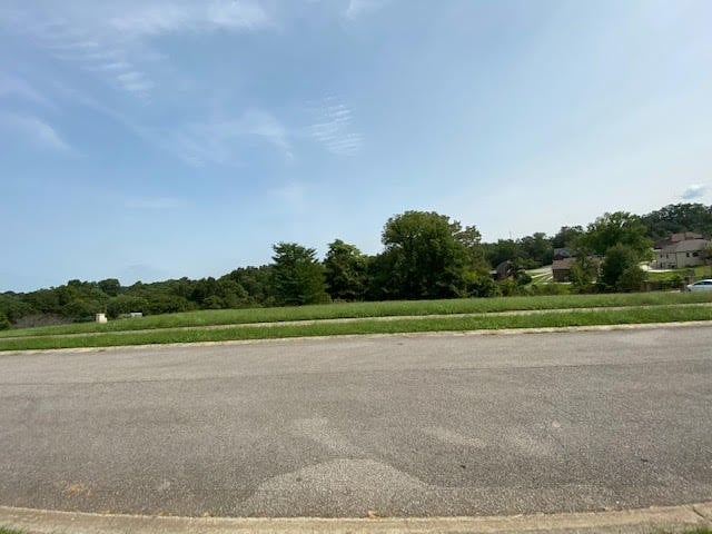16 Plantation Dr, Pleasant View, TN 37146