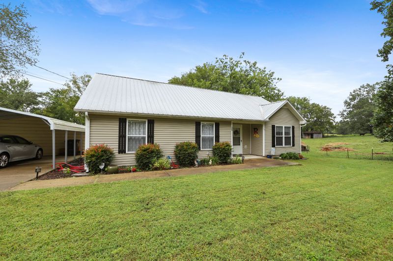 123 Thomas Dr, Columbia, TN 38401