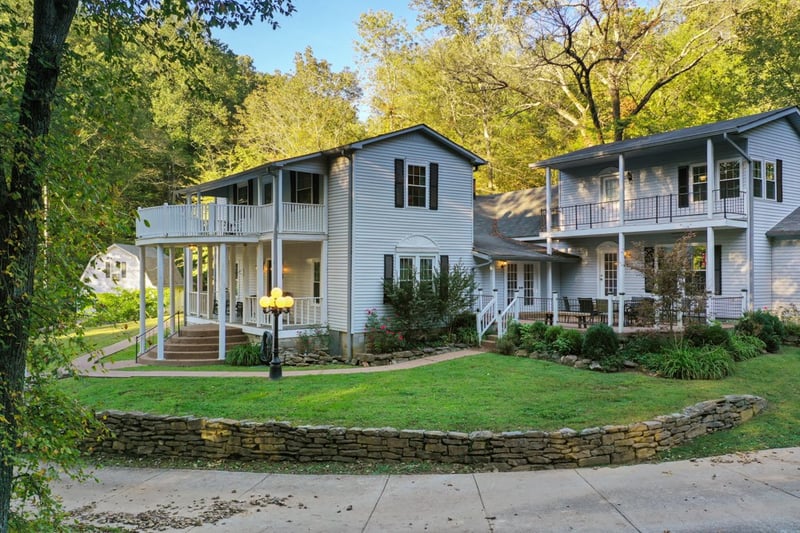 1498 Duffer Hollow Rd, Bethpage, TN 37022