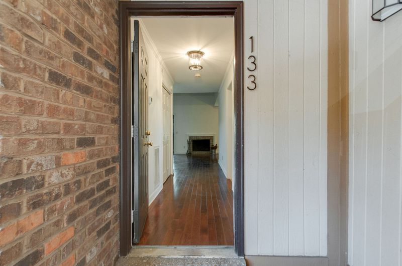 133 Hillsboro Pl, Nashville, TN 37215