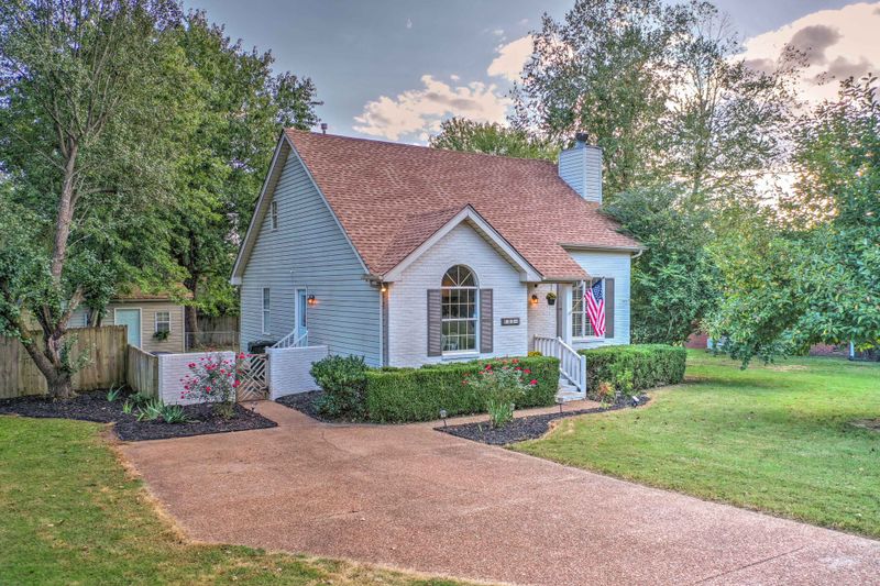 151 E Morris Dr, Gallatin, TN 37066