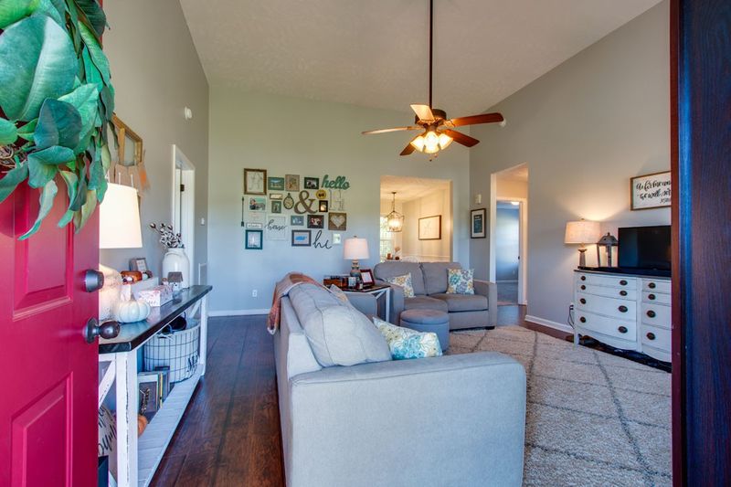 1002 Pegasus Rn, Lascassas, TN 37085