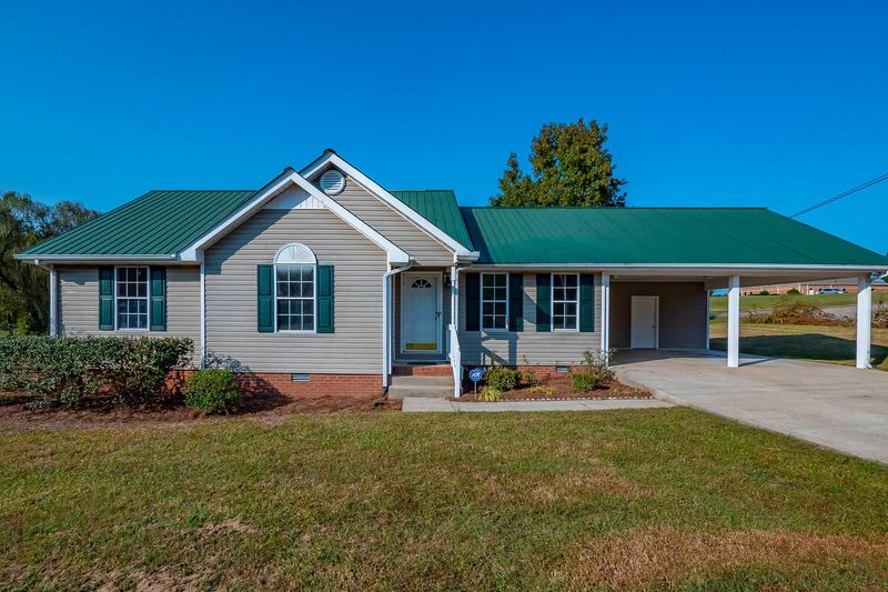 100 Red Oak Cir, Dickson, TN 37055