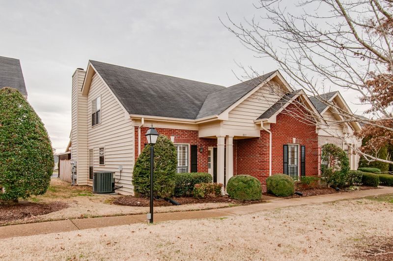 8815 Sawyer Brown Rd, Nashville, TN 37221