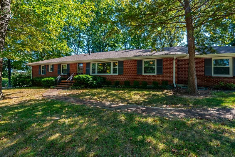 316 Broadview Dr, Dickson, TN 37055