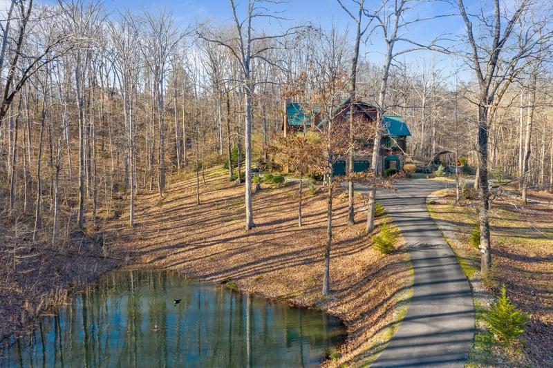 686 Ridgeview Dr, Pegram, TN 37143