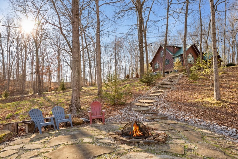 686 Ridgeview Dr, Pegram, TN 37143