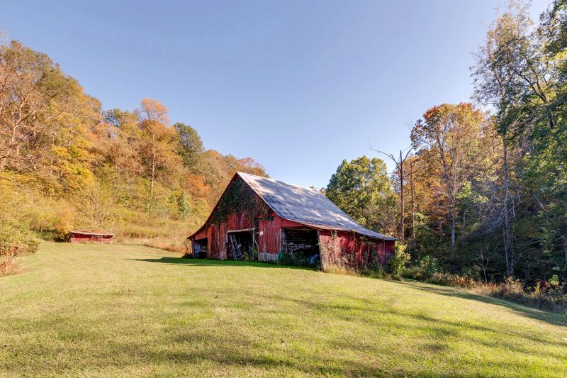 2844 Ragsdale Rd, Santa Fe, TN 38482