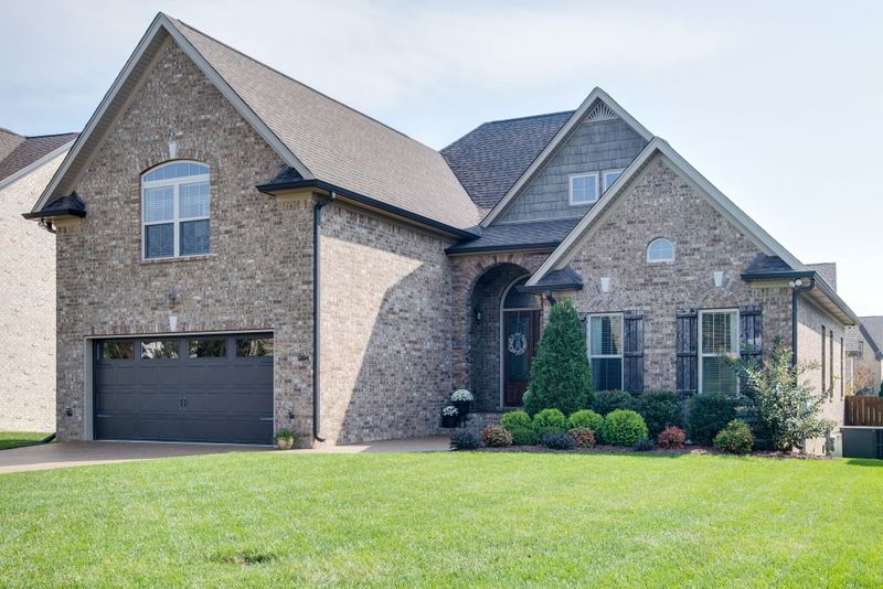 204 Farmbrook Ln, Mount Juliet, TN 37122